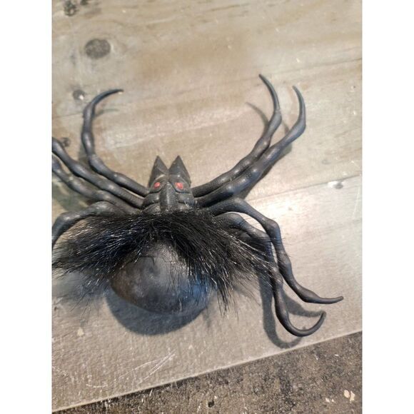 Halloween Tarantula window clings spiders scary decor - Picture 2 of 4